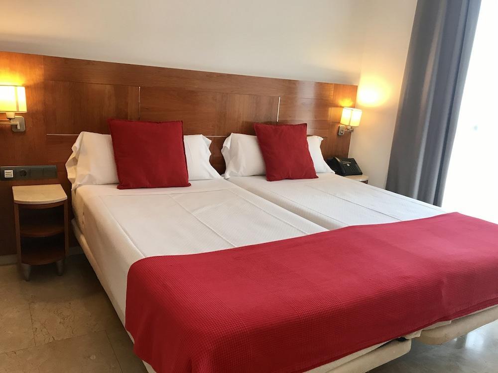 Hotel Calasanz مولينس ذي راي المظهر الخارجي الصورة