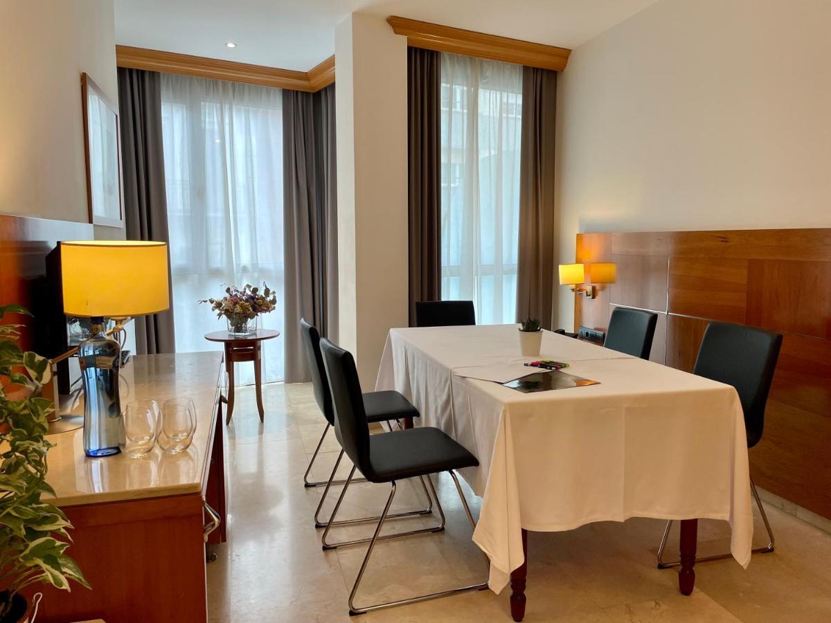 Hotel Calasanz مولينس ذي راي المظهر الخارجي الصورة