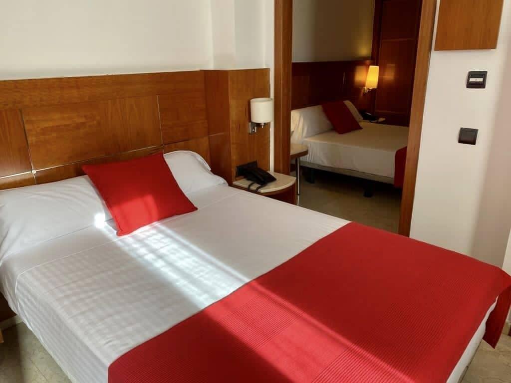 Hotel Calasanz مولينس ذي راي المظهر الخارجي الصورة