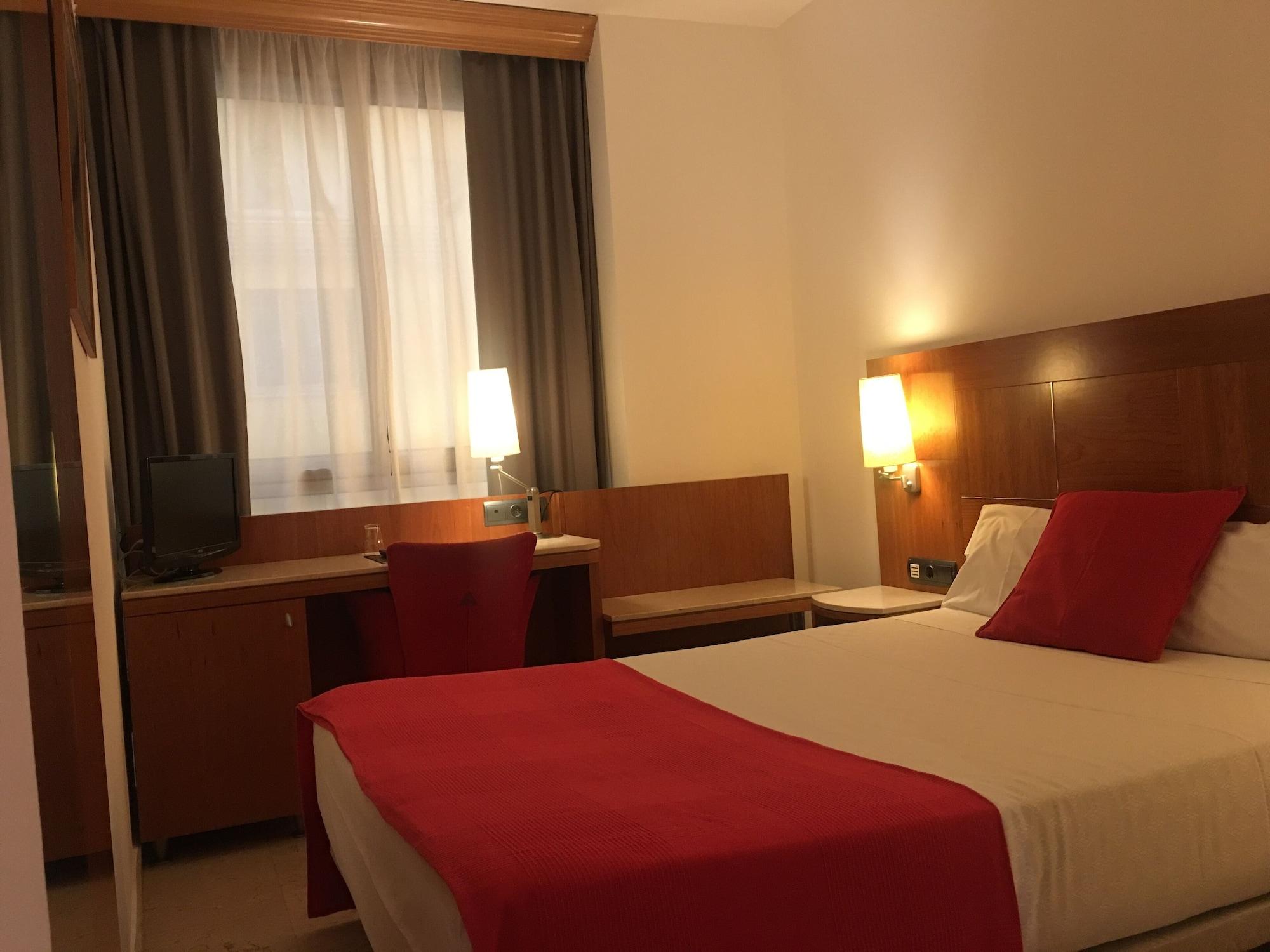 Hotel Calasanz مولينس ذي راي المظهر الخارجي الصورة