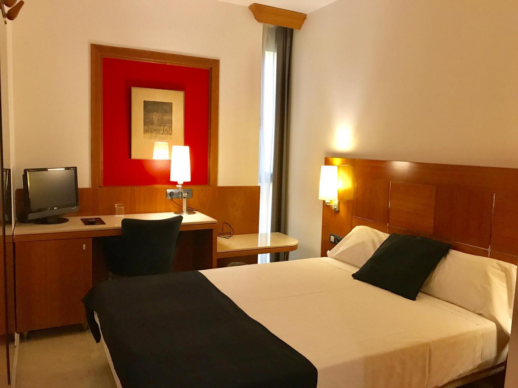 Hotel Calasanz مولينس ذي راي المظهر الخارجي الصورة