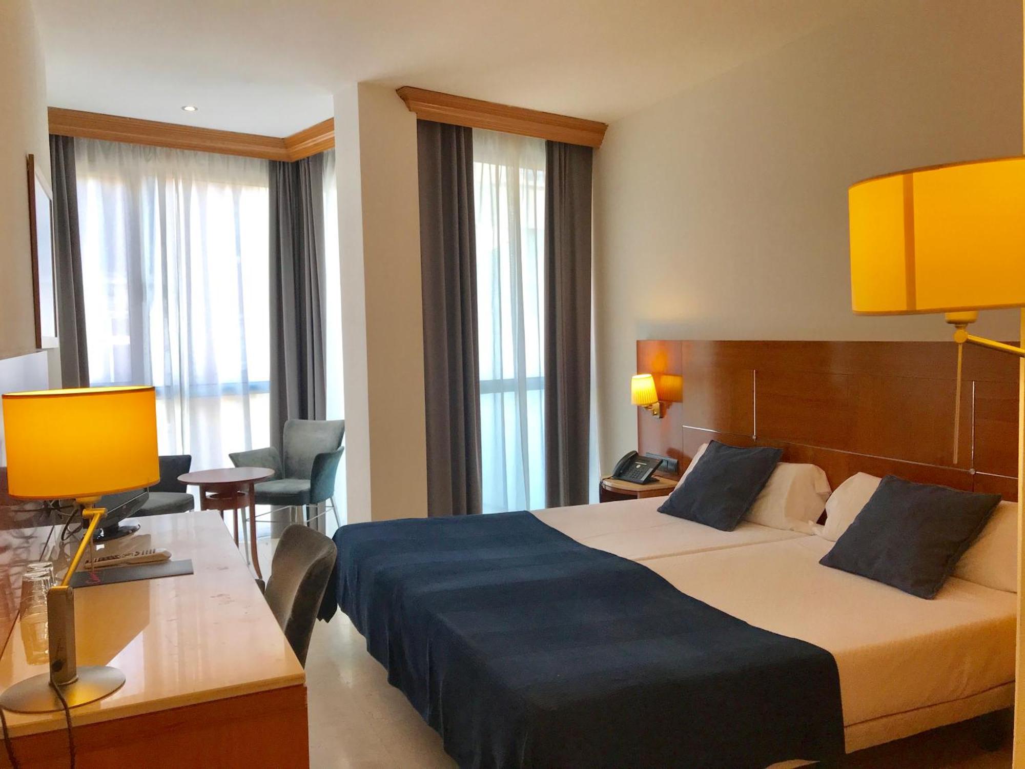 Hotel Calasanz مولينس ذي راي المظهر الخارجي الصورة