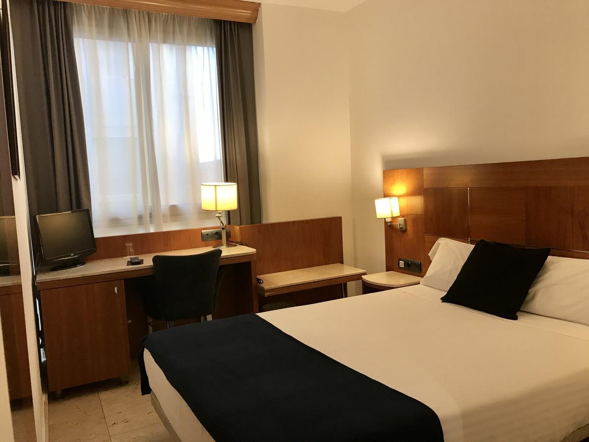 Hotel Calasanz مولينس ذي راي المظهر الخارجي الصورة