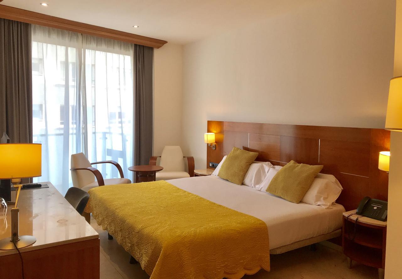 Hotel Calasanz مولينس ذي راي المظهر الخارجي الصورة