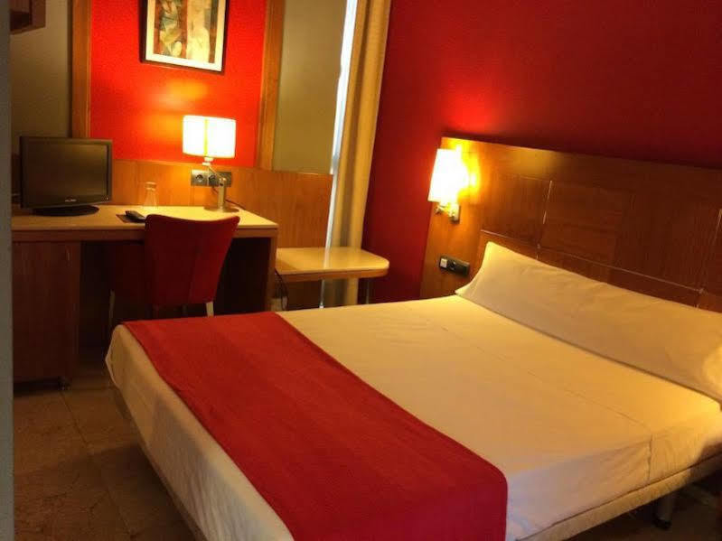 Hotel Calasanz مولينس ذي راي المظهر الخارجي الصورة